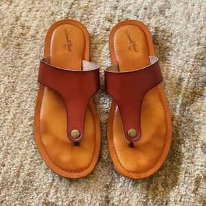 Universal Thread brown leather sandals size 8